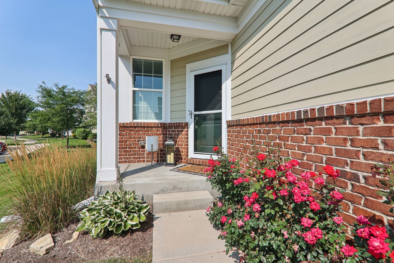 1228 Falcon Ridge Drive Elgin, IL 60124 - Photo 3 of 36 a front view of a house with a garden