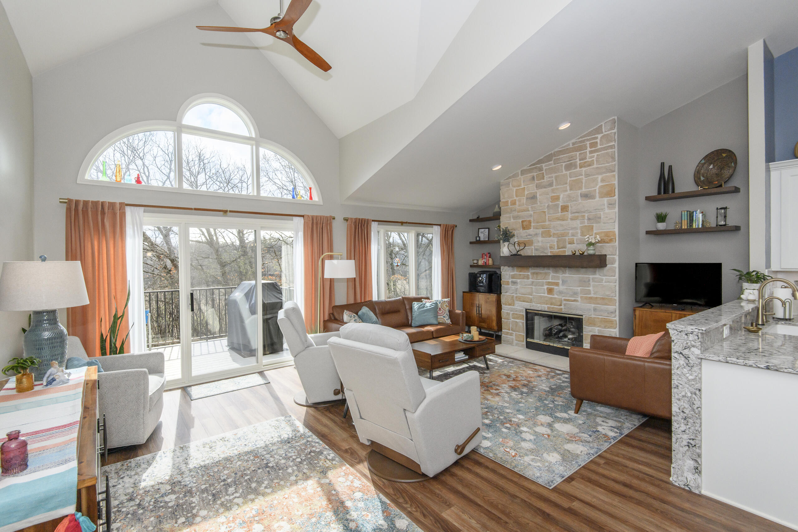 426 Oak Tree Court Hartland, WI 53029 - Photo 15 of 60 426 Oak Tree-10