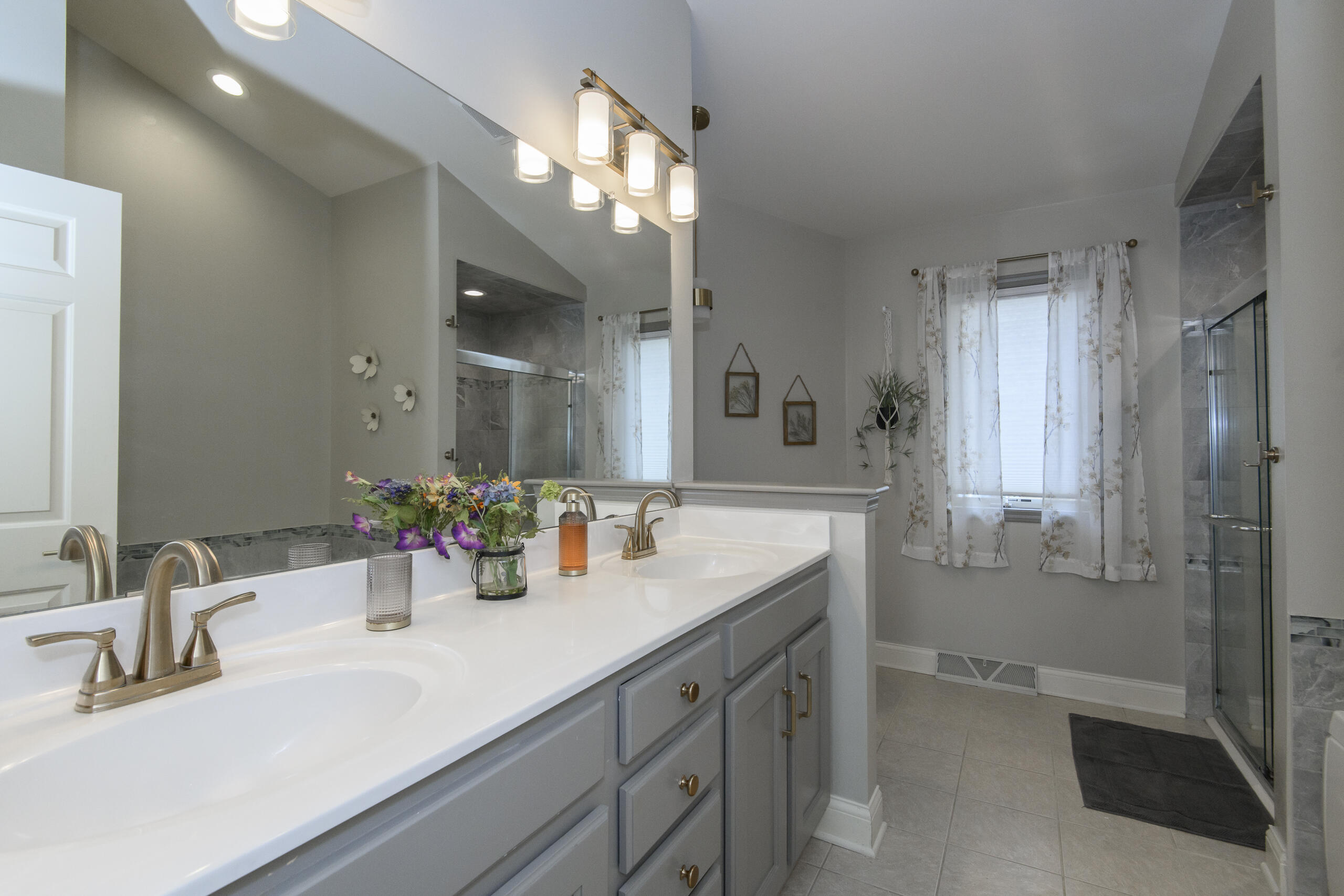 426 Oak Tree Court Hartland, WI 53029 - Photo 40 of 60 426 Oak Tree-35