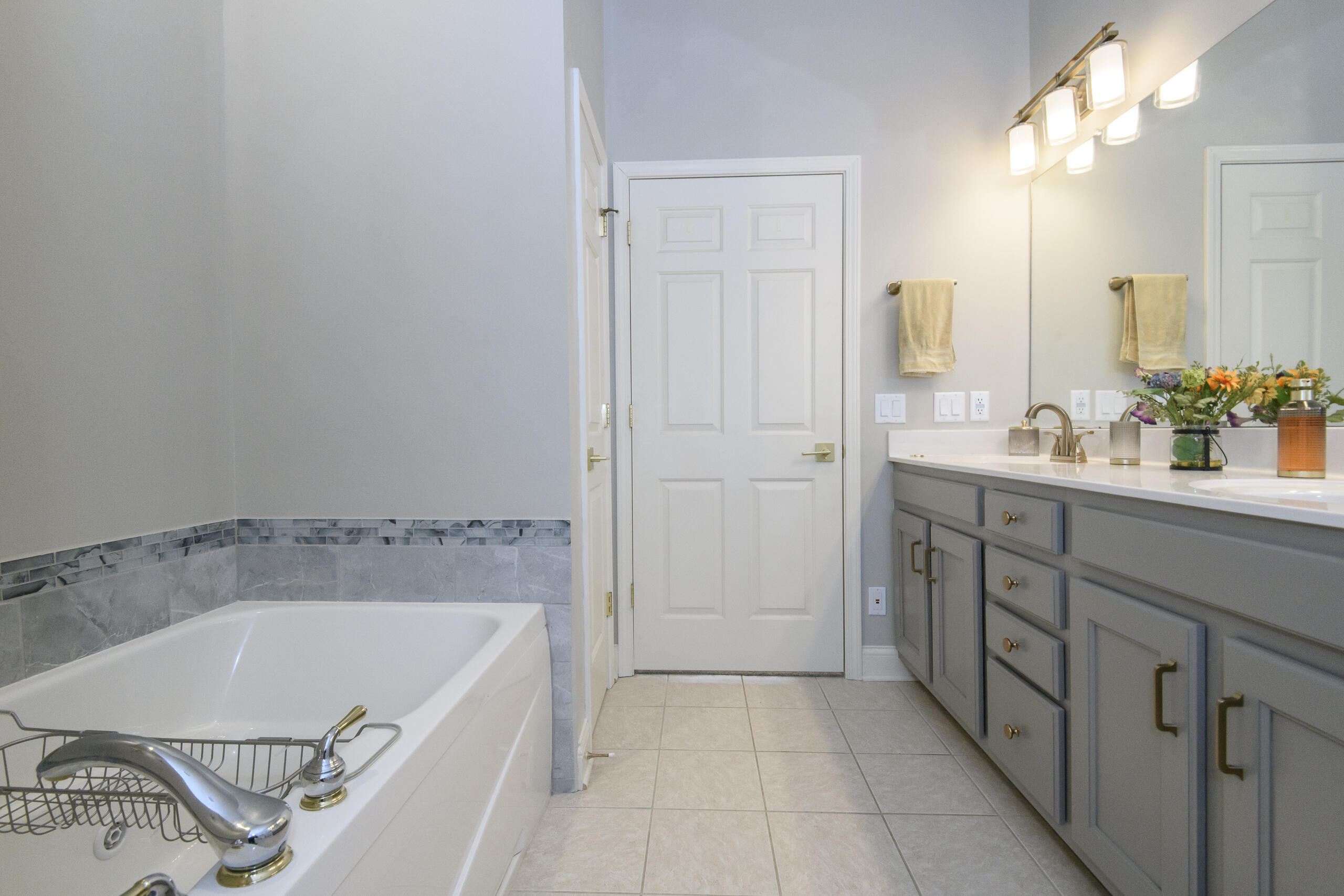 426 Oak Tree Court Hartland, WI 53029 - Photo 42 of 60 426 Oak Tree-37