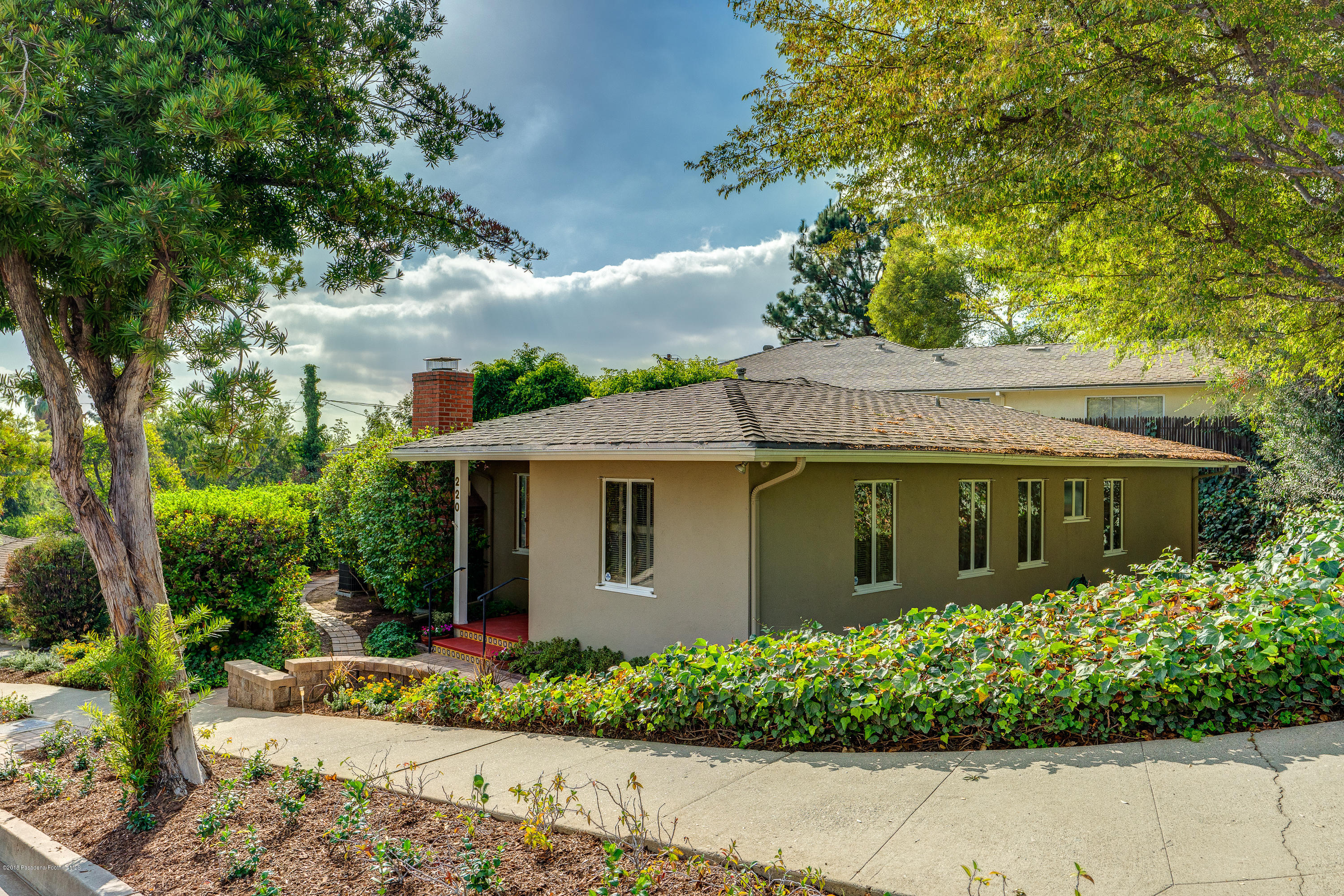 220 Glenullen Drive Pasadena, CA 91105 - Photo 2 of 29 egpimaging_220Glenullen_002_MLS