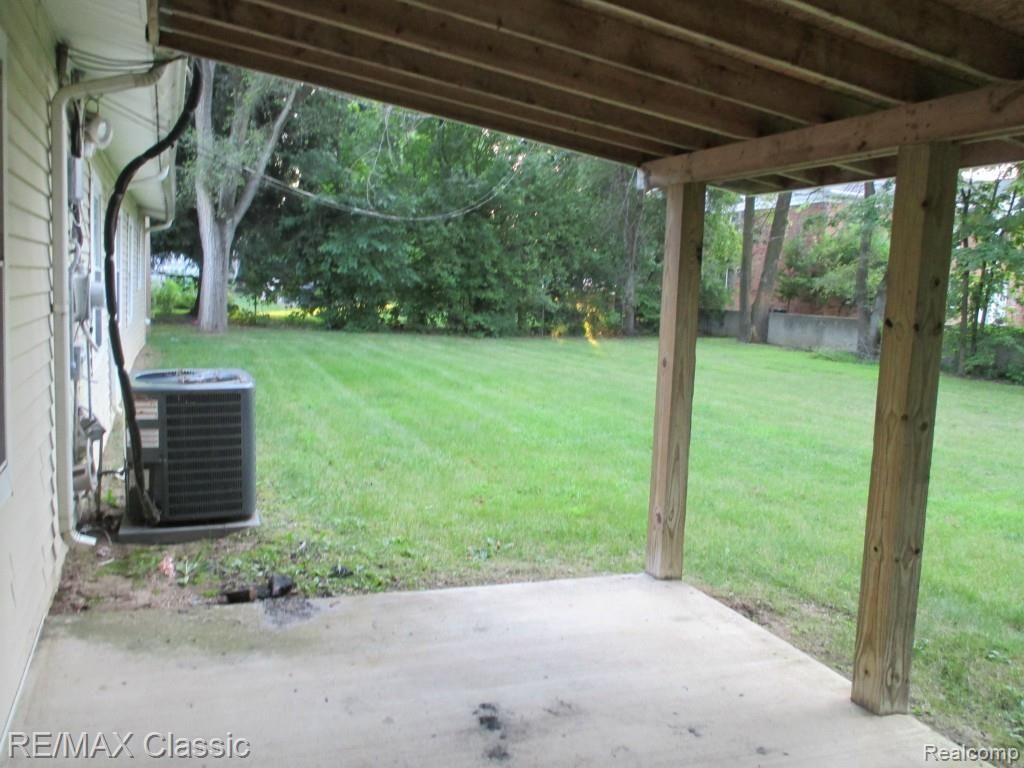 1185 Delta Road Walled Lake, MI 48390 - Photo 29 of 42 IMG_1845.jpg