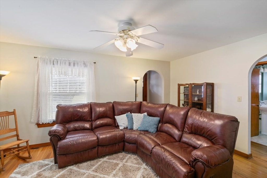 137 Bay State Road North Andover, MA 01845 - Photo 21 of 40