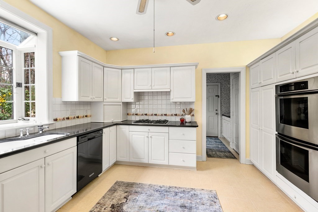 171 Mossman Road Sudbury, MA 01776 - Photo 5 of 42 Gallery Image 5