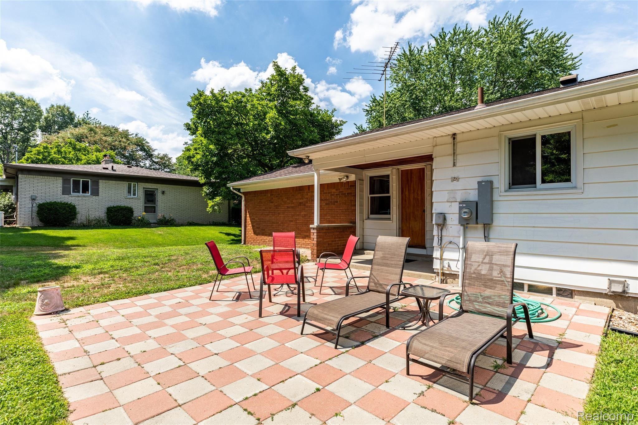 755 West Livingston Road Highland, MI 48357 - Photo 33 of 35 8.BackPatio