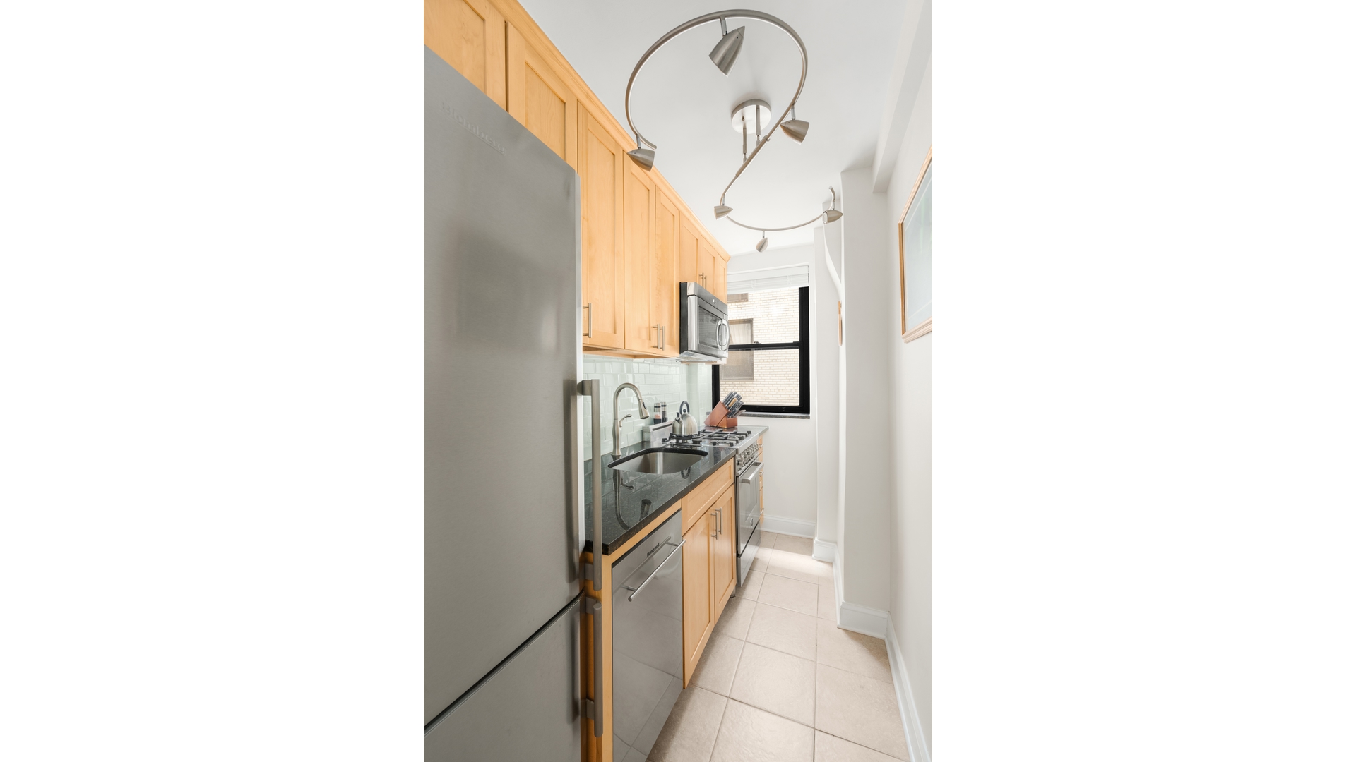 235 East 73rd Street, Unit 2H Manhattan, NY 10021 - Photo 3 of 7