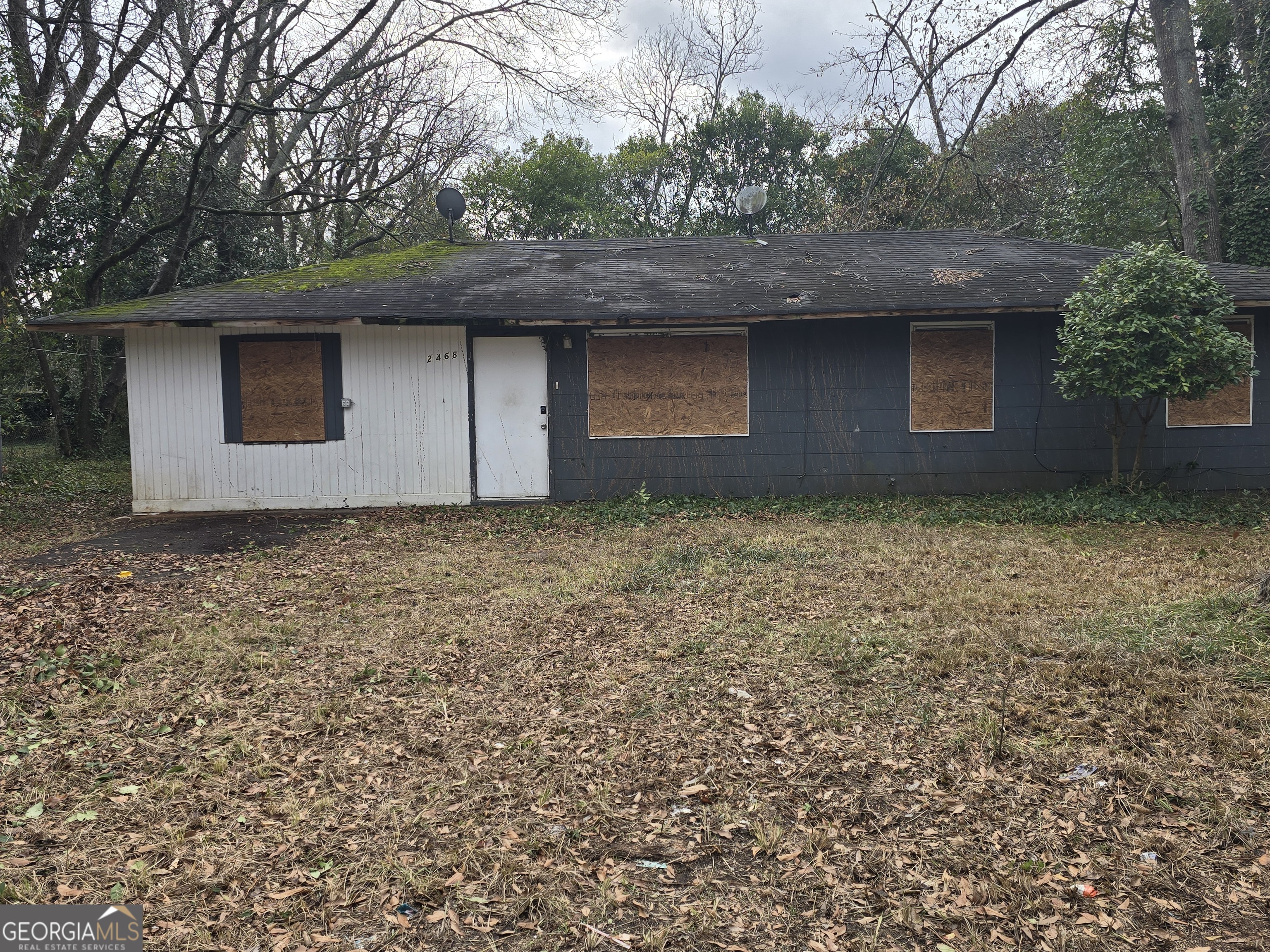 a front view of house with yard