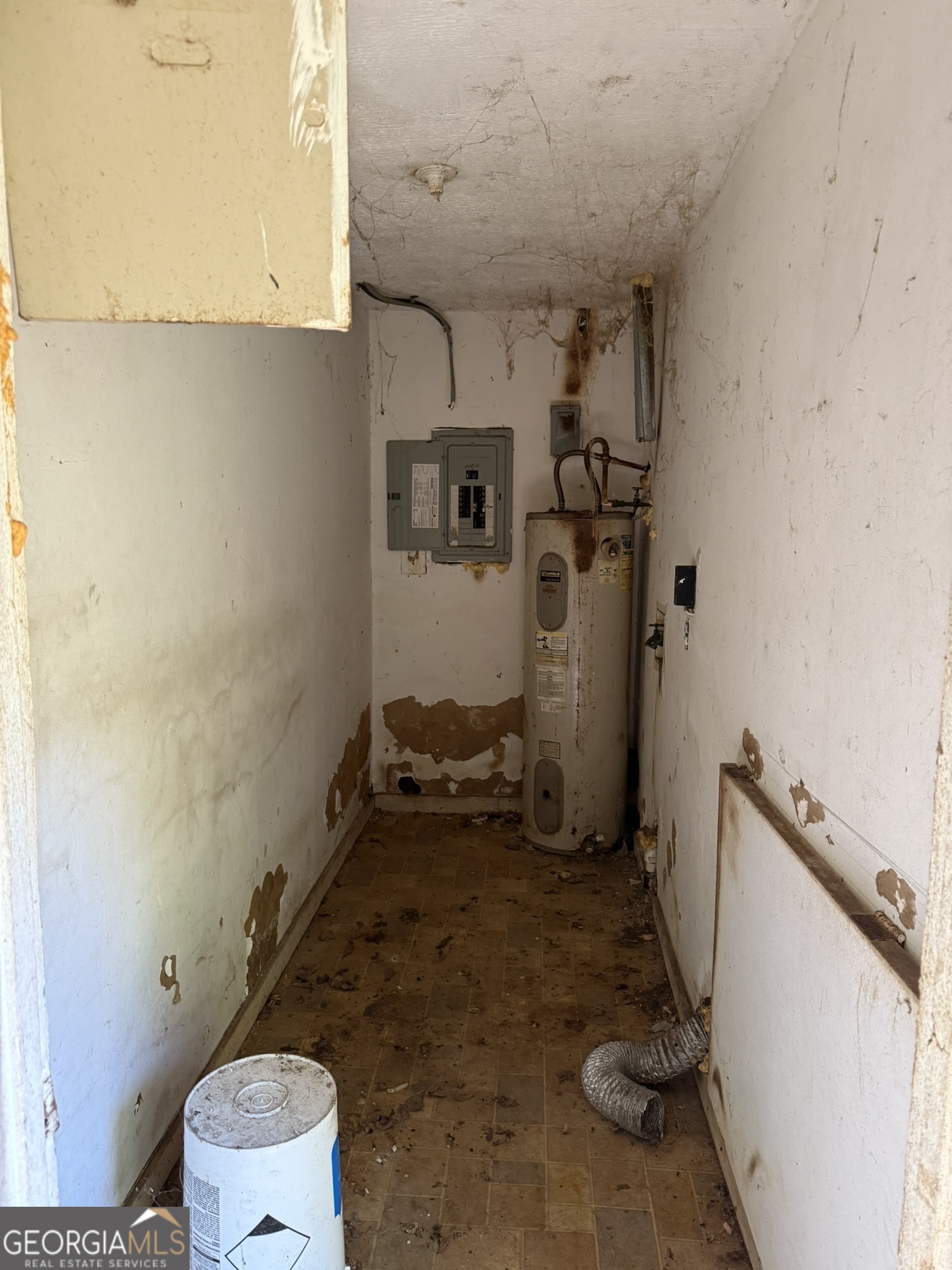 2468 Brevard Drive Macon, GA 31206 - Photo 16 of 27 a bathroom with a sink and toilet