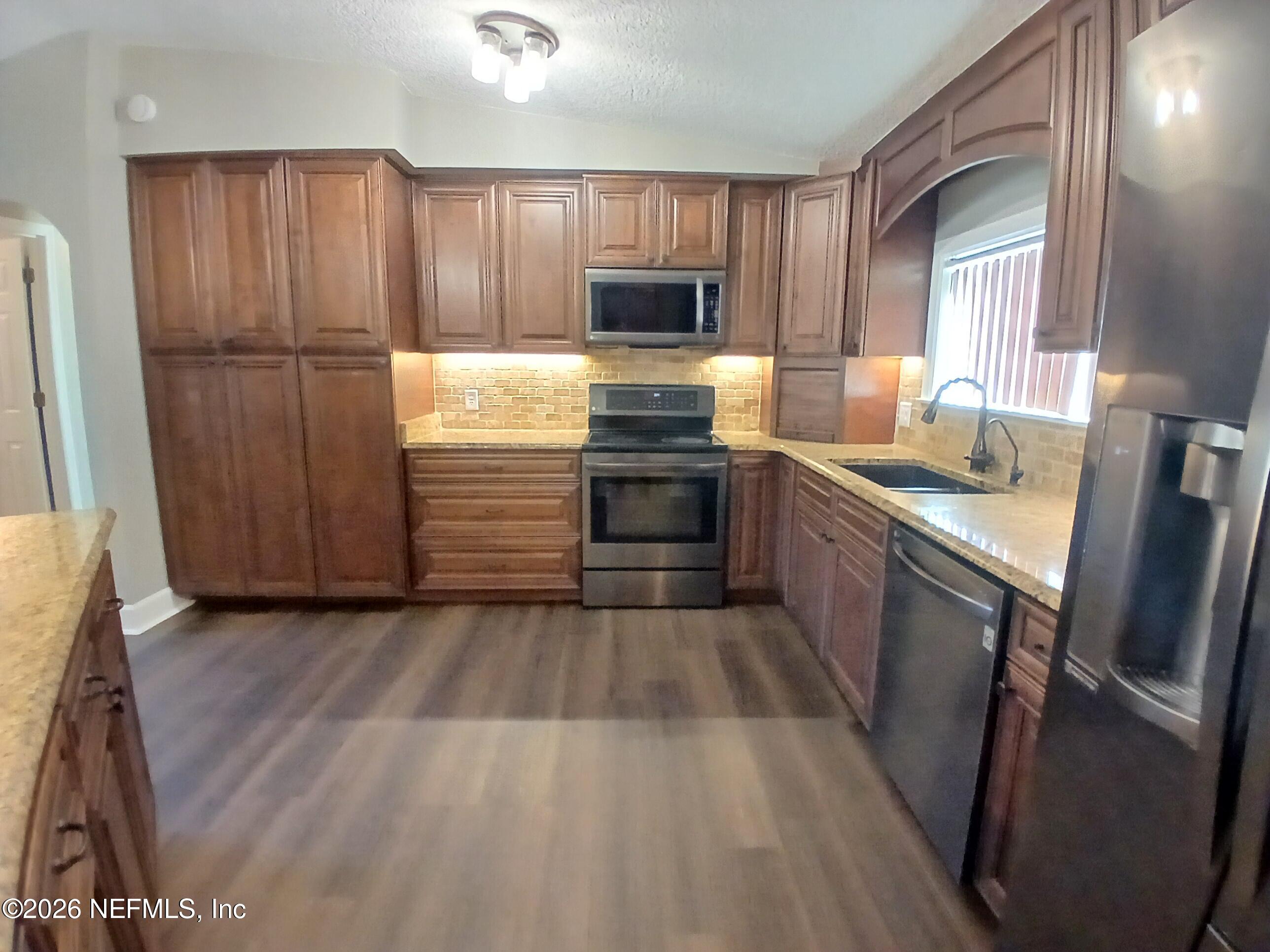 54234 Hazel Jones Road Callahan, FL 32011 - Photo 4 of 37 Kitchen