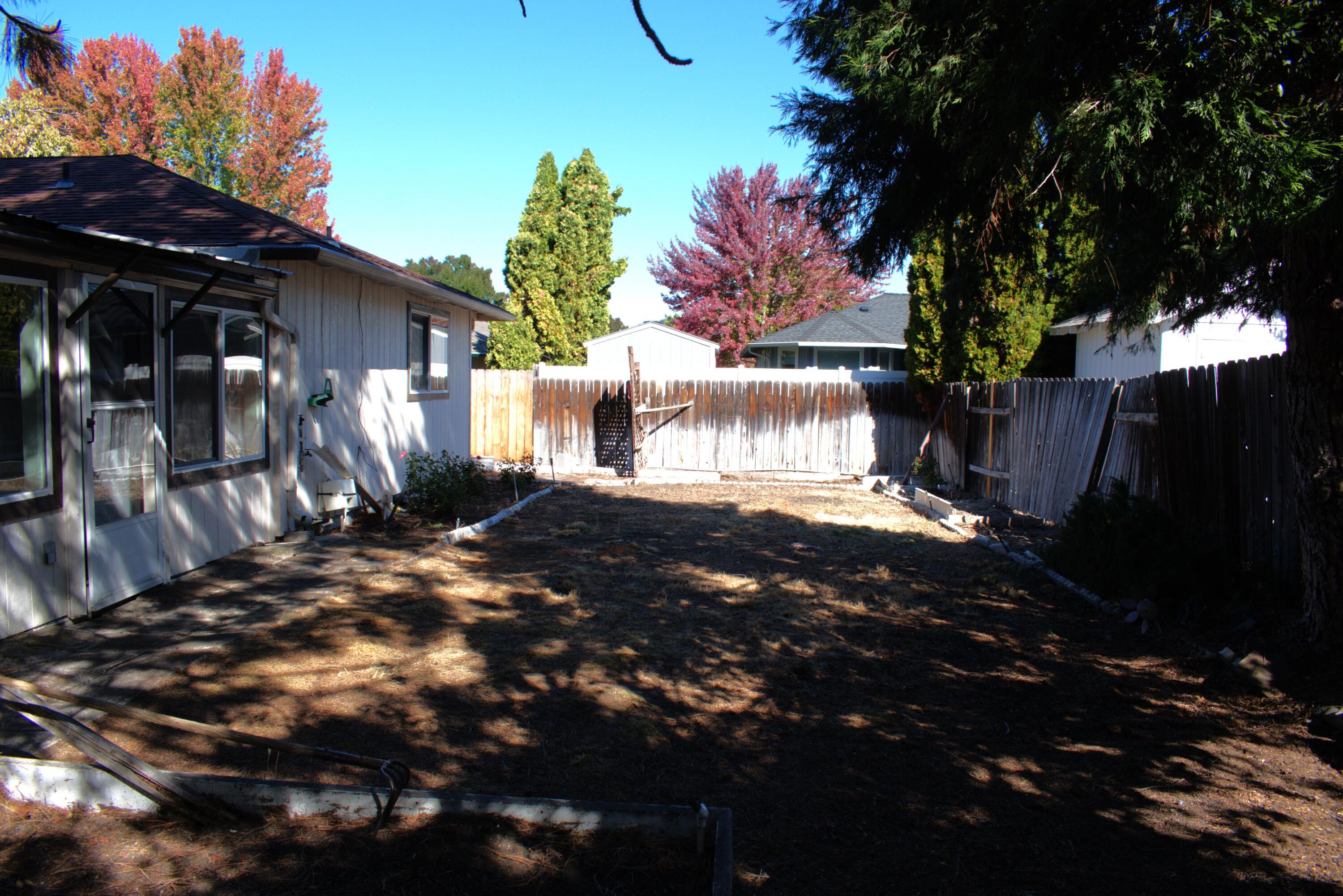 3234 Springbrook Road Medford, OR 97504 - Photo 27 of 31 BACKYARD