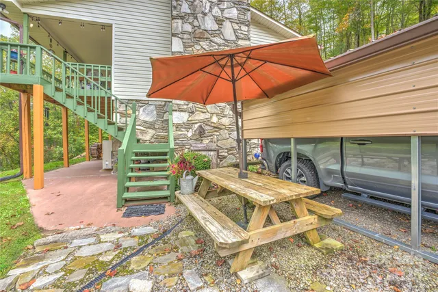 a view of a backyard with trees