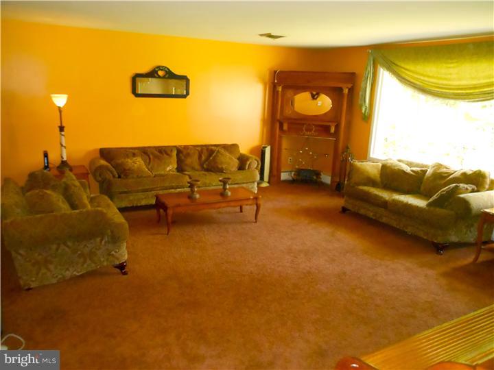 82 Bluebird Road Holland, PA 18966 - Photo 2 of 14 Gallery Image 2