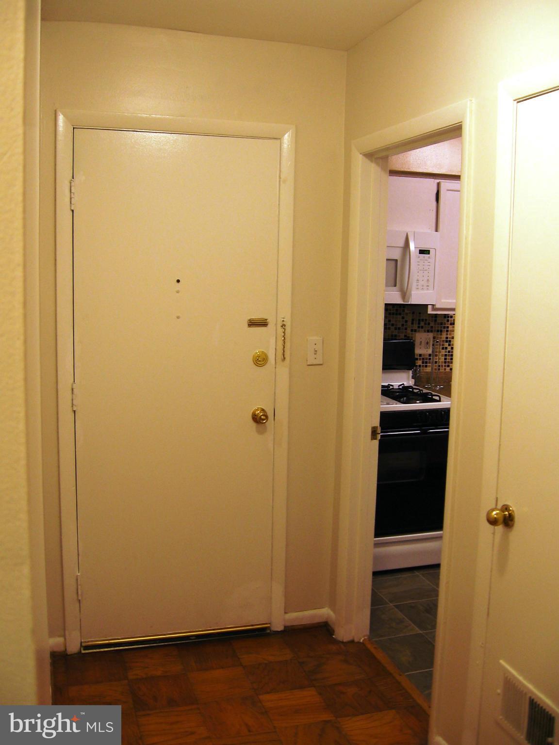 17 Hamill Road, Unit 17B Baltimore, MD 21210 - Photo 3 of 20 Interior (General)