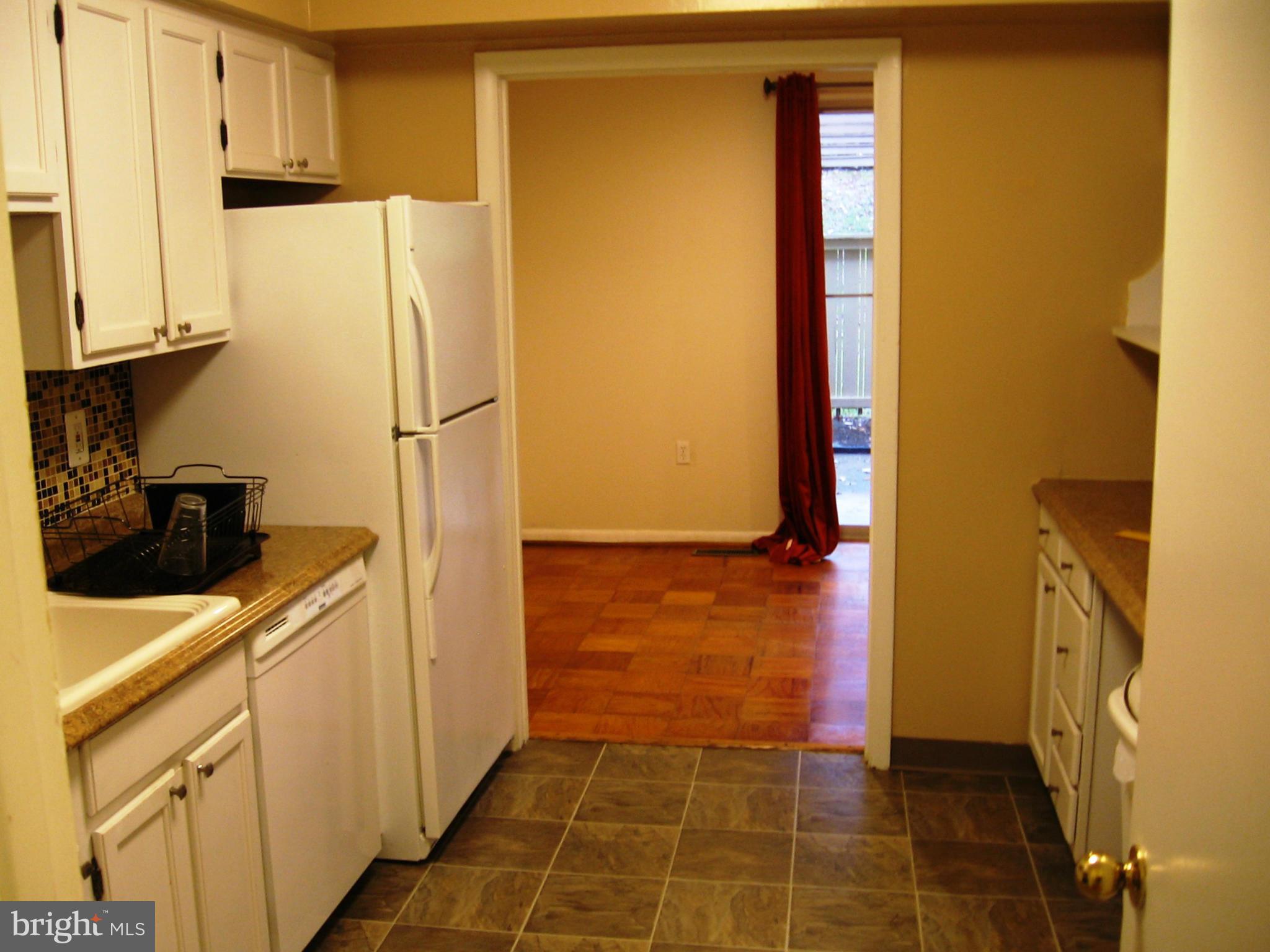 17 Hamill Road, Unit 17B Baltimore, MD 21210 - Photo 4 of 20 Kitchen