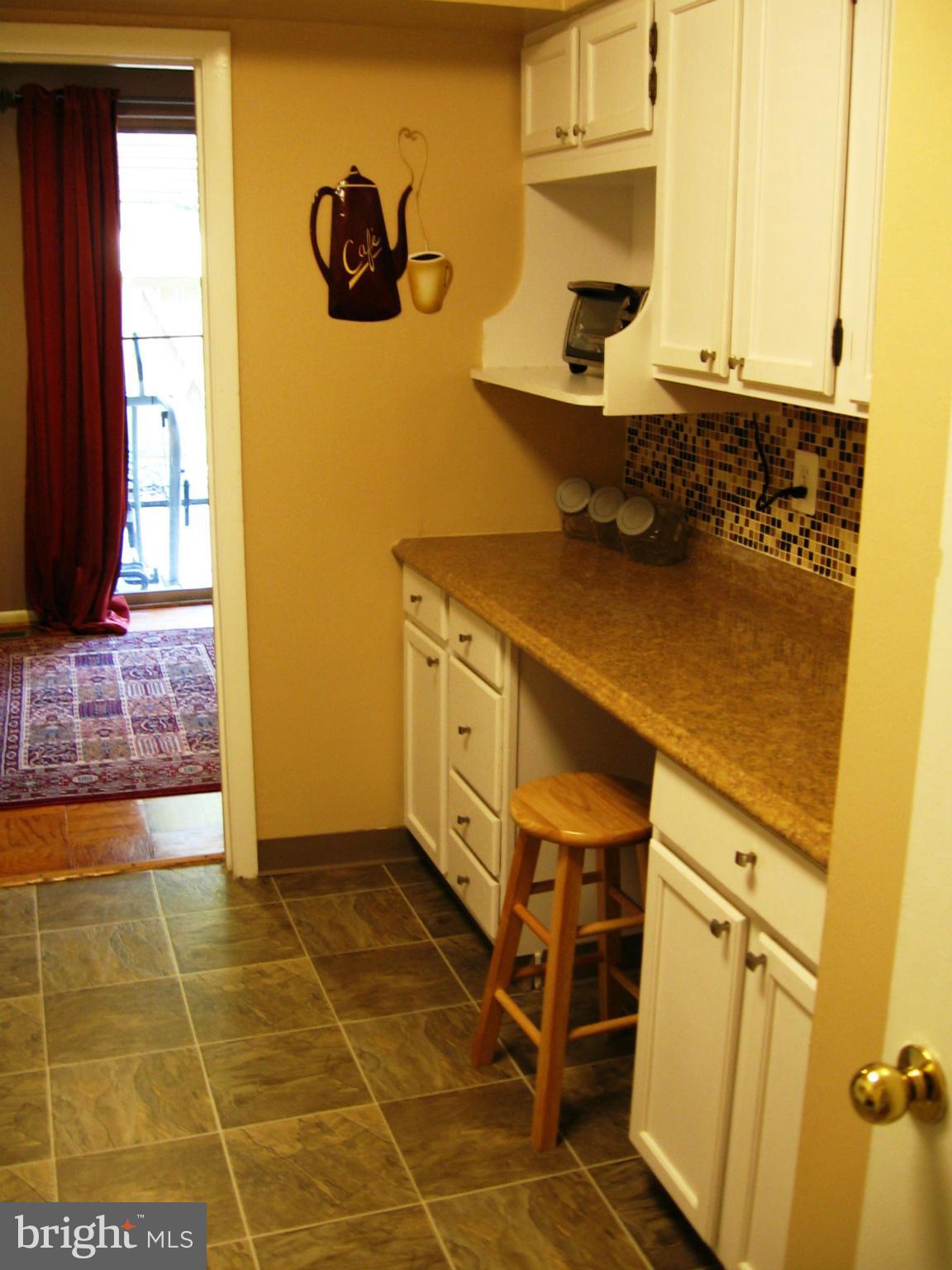 17 Hamill Road, Unit 17B Baltimore, MD 21210 - Photo 5 of 20 Kitchen