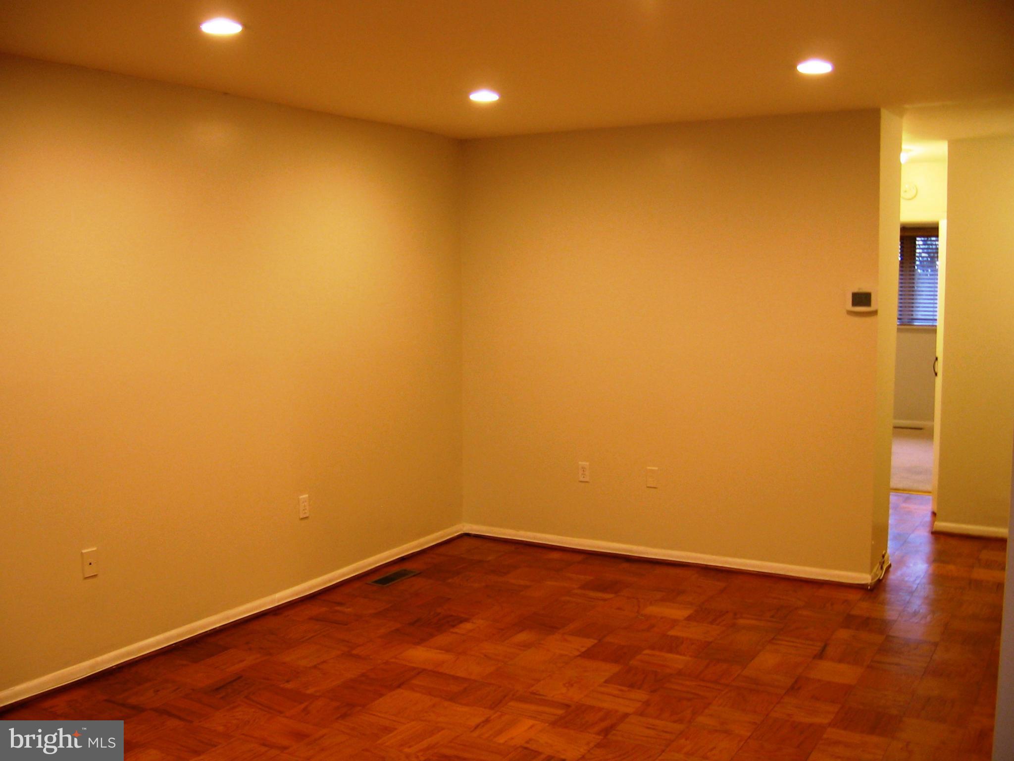 17 Hamill Road, Unit 17B Baltimore, MD 21210 - Photo 9 of 20 Living Room