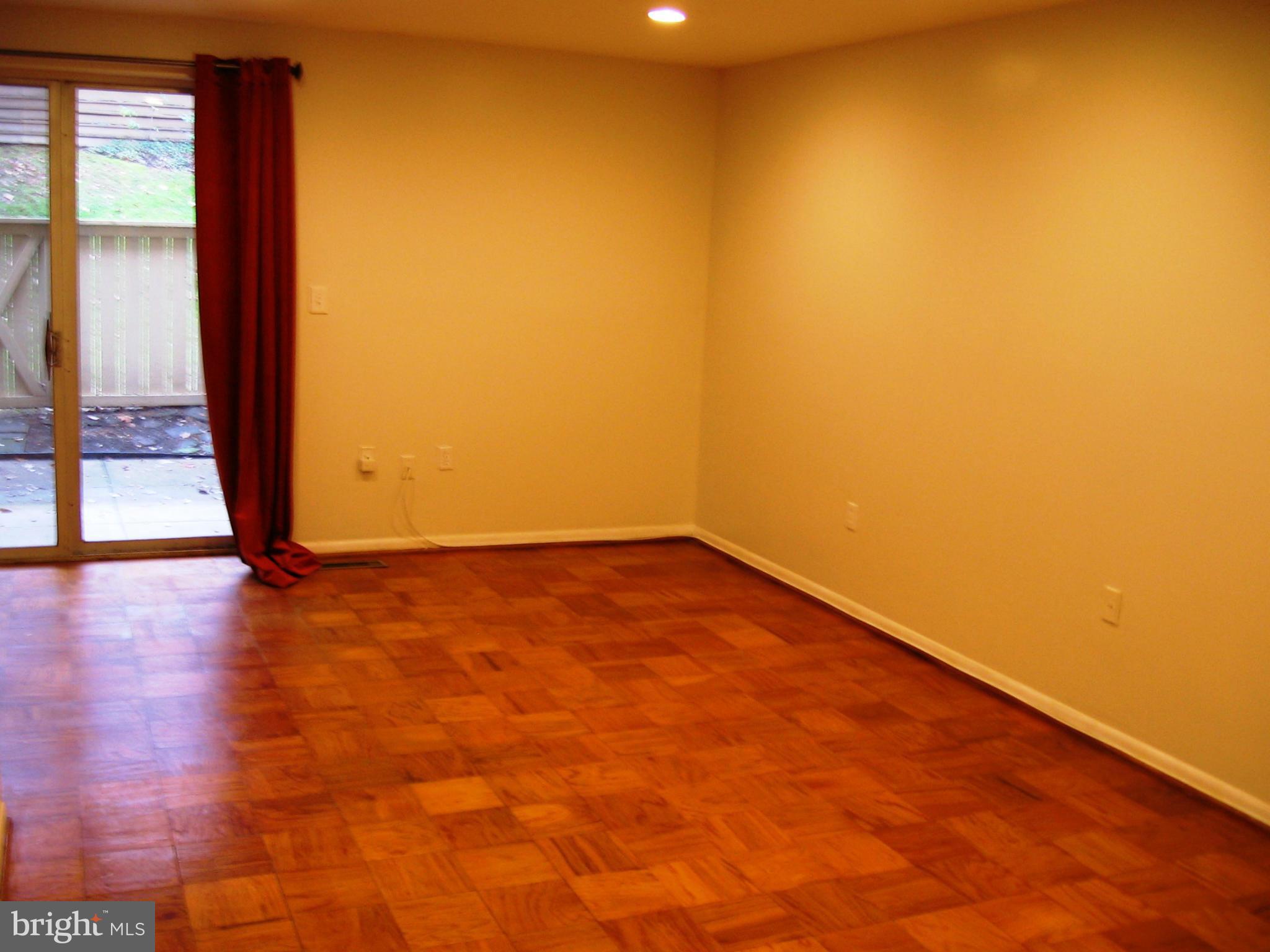 17 Hamill Road, Unit 17B Baltimore, MD 21210 - Photo 10 of 20 Living Room