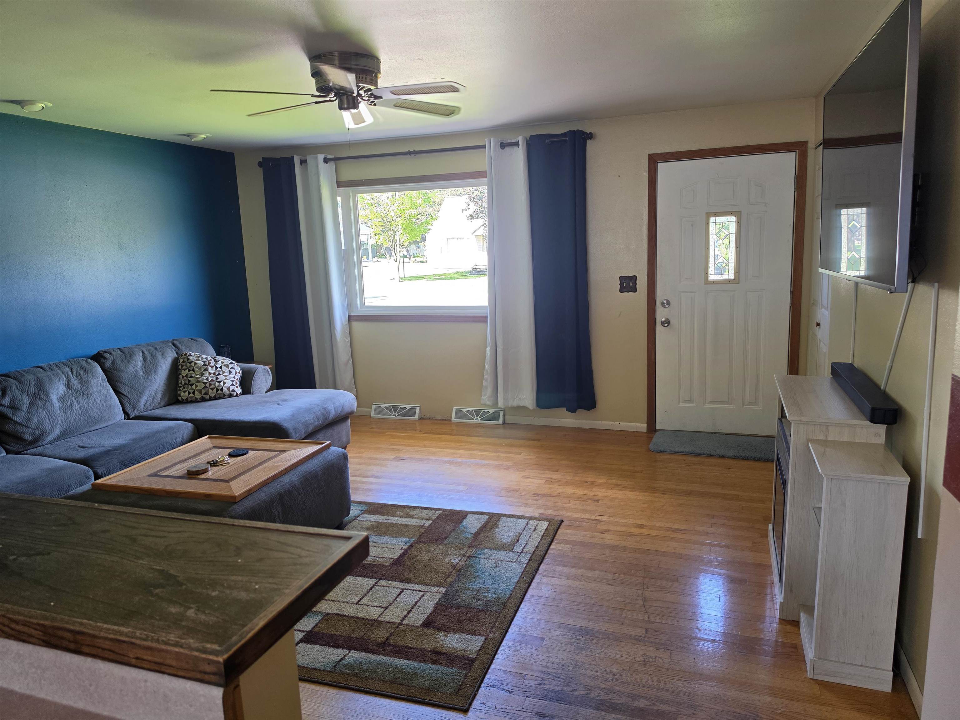 2404 Gmeiner Road Appleton, WI 54915 - Photo 3 of 12