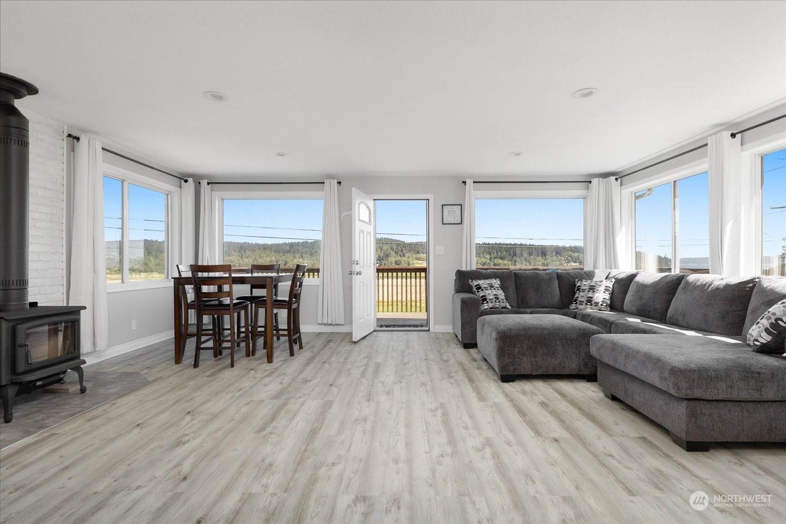 194 East Frostad Road Oak Harbor, WA 98277 - Photo 6 of 34 Gallery Image 6