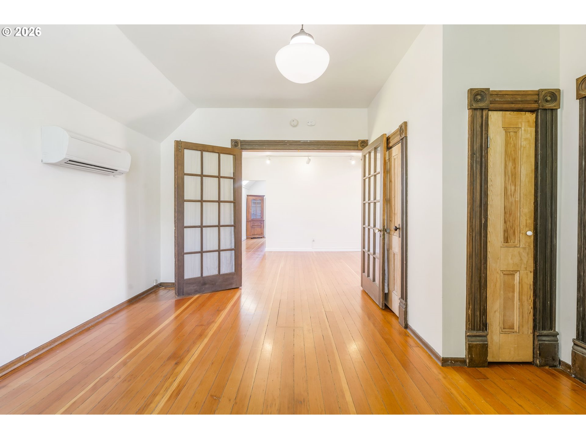 3206 South Kelly Avenue Portland, OR 97239 - Photo 20 of 38 Bedroom
