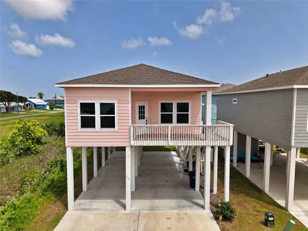 $2,100 | 111 Red Sea, Rockport, TX 78382