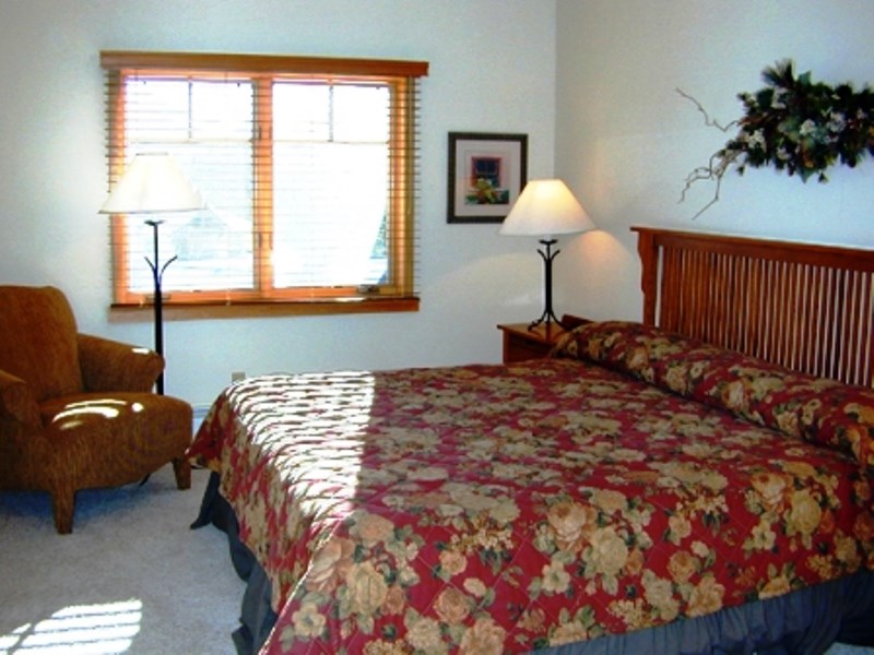 75 Snowflake Drive, Unit 227 Breckenridge, CO 80424 - Photo 6 of 15 a bedroom with a bed and a lamp next to a window