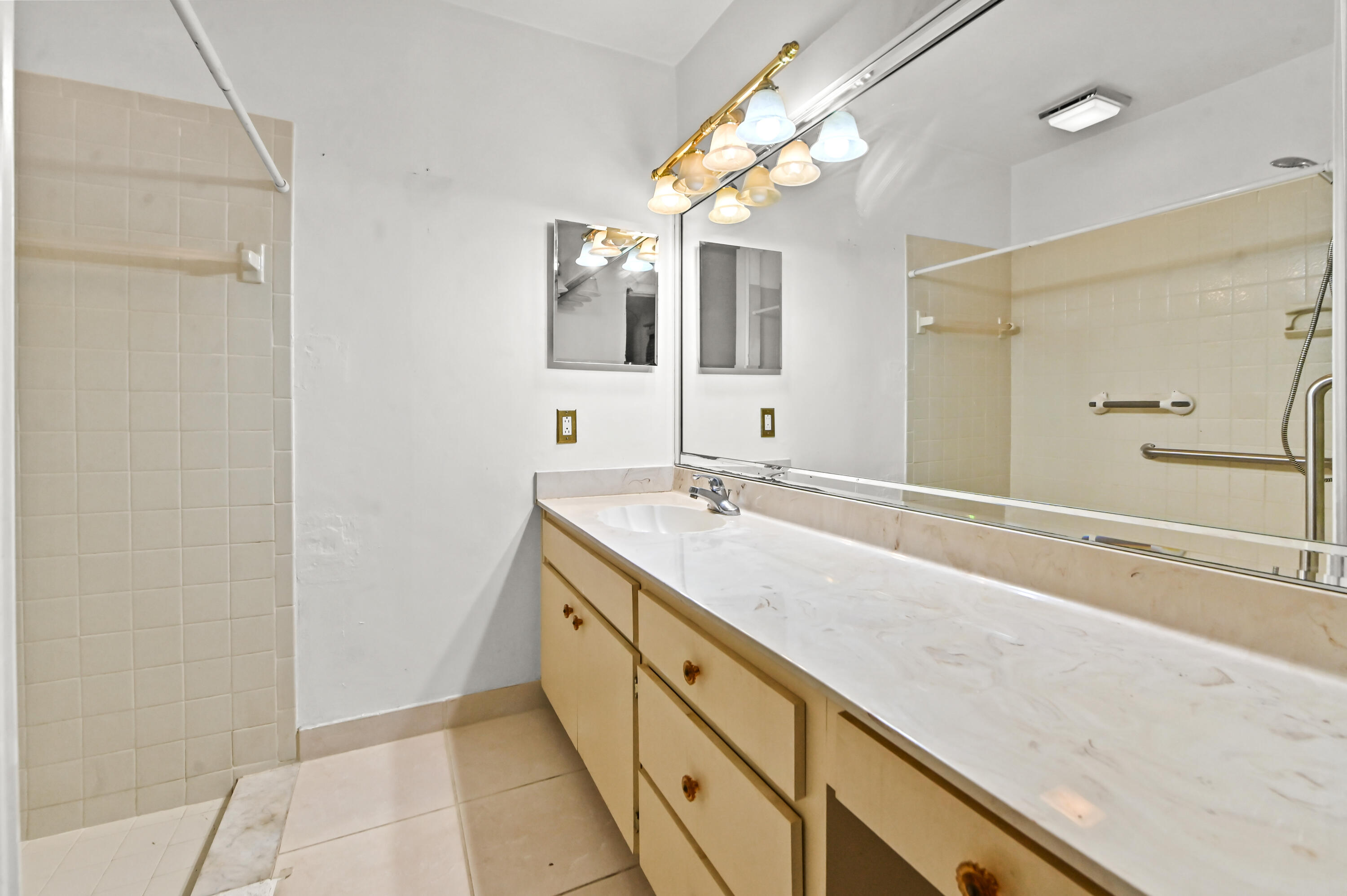 329 Knob Hill Boulevard Boca Raton, FL 33431 - Photo 27 of 35 Primary Bathroom