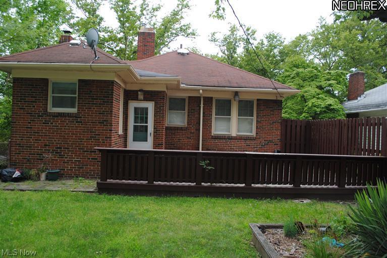 895 Englewood Road Cleveland Heights, OH 44121 - Photo 8 of 12