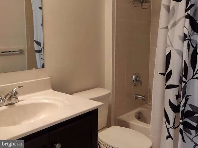 $3,300 | 42891 Edgegrove Heights Terrace, Ashburn, VA 20148