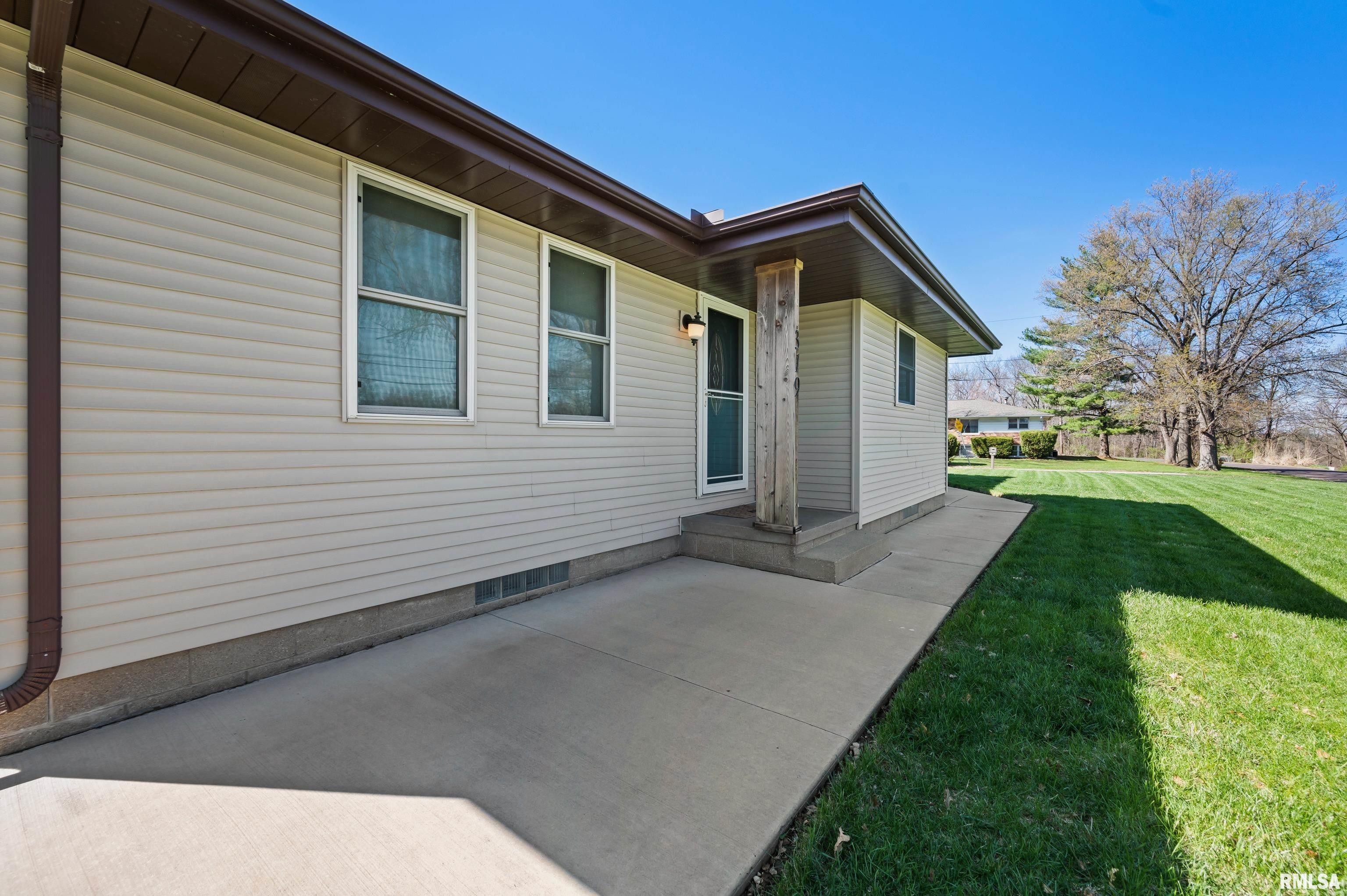 319 Harrison Street Bartonville, IL 61607 - Photo 2 of 32