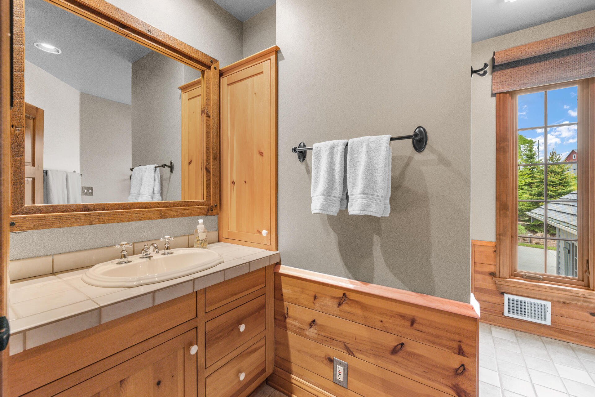 4664 Fontana Road Slinger, WI 53086 - Photo 46 of 54 27-Interior_4664 Fontana Rd