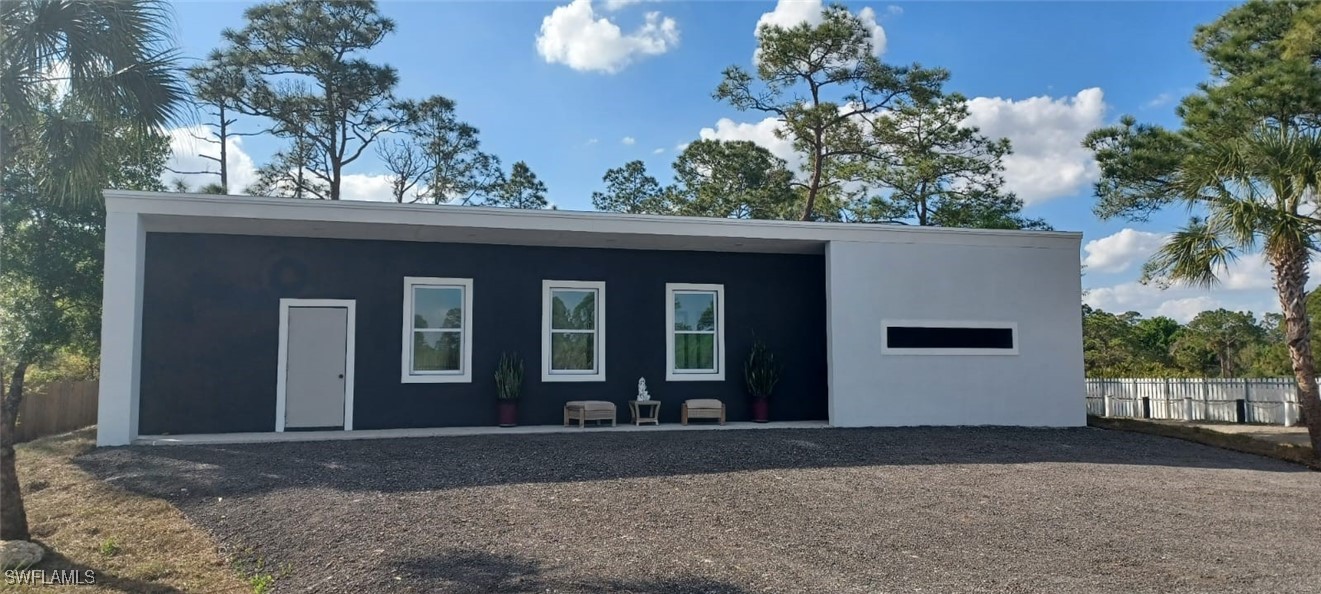 810 South Cabbage Palm Street Clewiston, FL 33440 - Photo 1 of 32 front view of a house with a yard