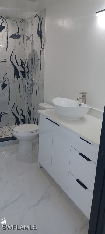810 South Cabbage Palm Street Clewiston, FL 33440 - Photo 12 of 32 a bathroom with a sink a toilet and shower