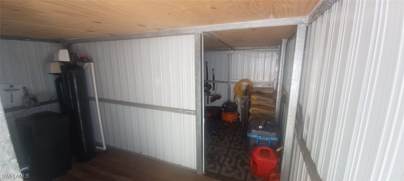 810 South Cabbage Palm Street Clewiston, FL 33440 - Photo 23 of 32 a view of a walk in closet