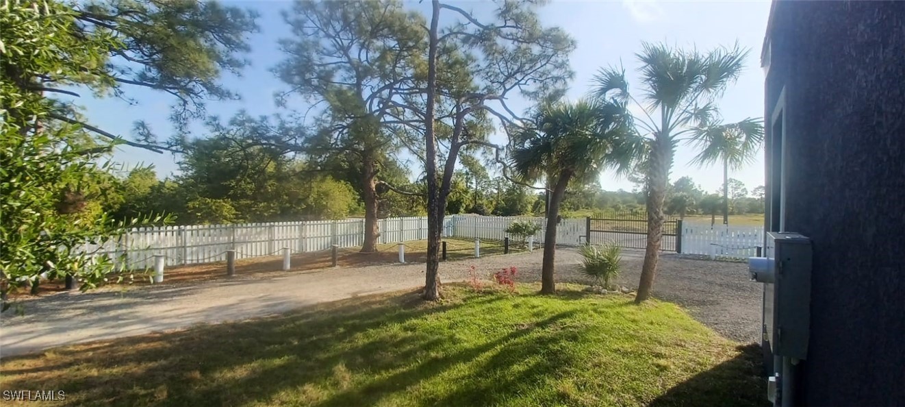 810 South Cabbage Palm Street Clewiston, FL 33440 - Photo 26 of 32 a view of outdoor space with backyard