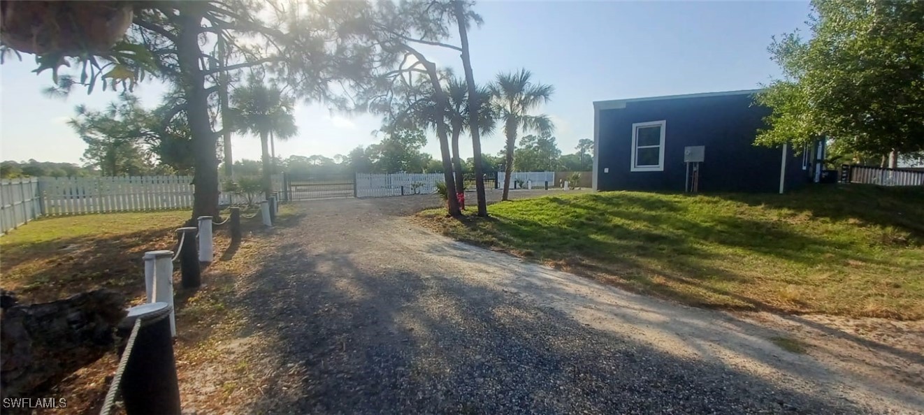 810 South Cabbage Palm Street Clewiston, FL 33440 - Photo 27 of 32 a view of a backyard with garden