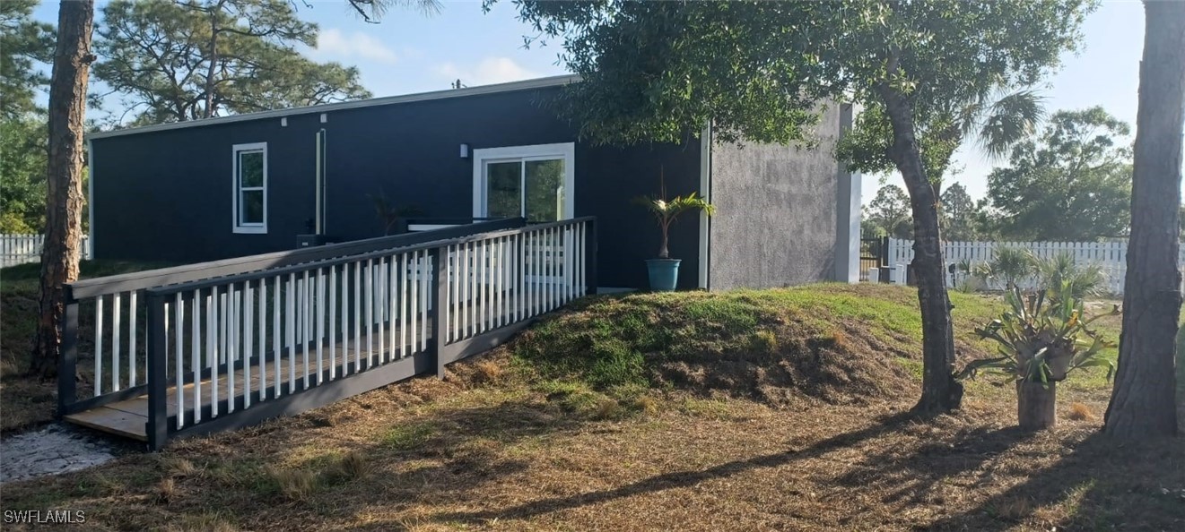 810 South Cabbage Palm Street Clewiston, FL 33440 - Photo 28 of 32 a view of a porch