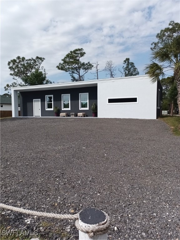 810 South Cabbage Palm Street Clewiston, FL 33440 - Photo 4 of 32 a front view of a house with a yard