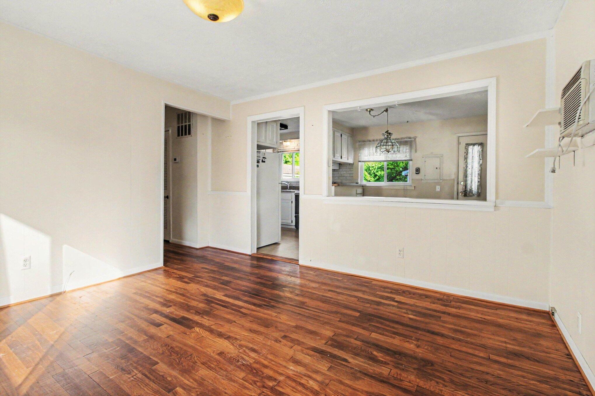 1307 Fall River Road Ypsilanti, MI 48198 - Photo 5 of 30 006_file_9109