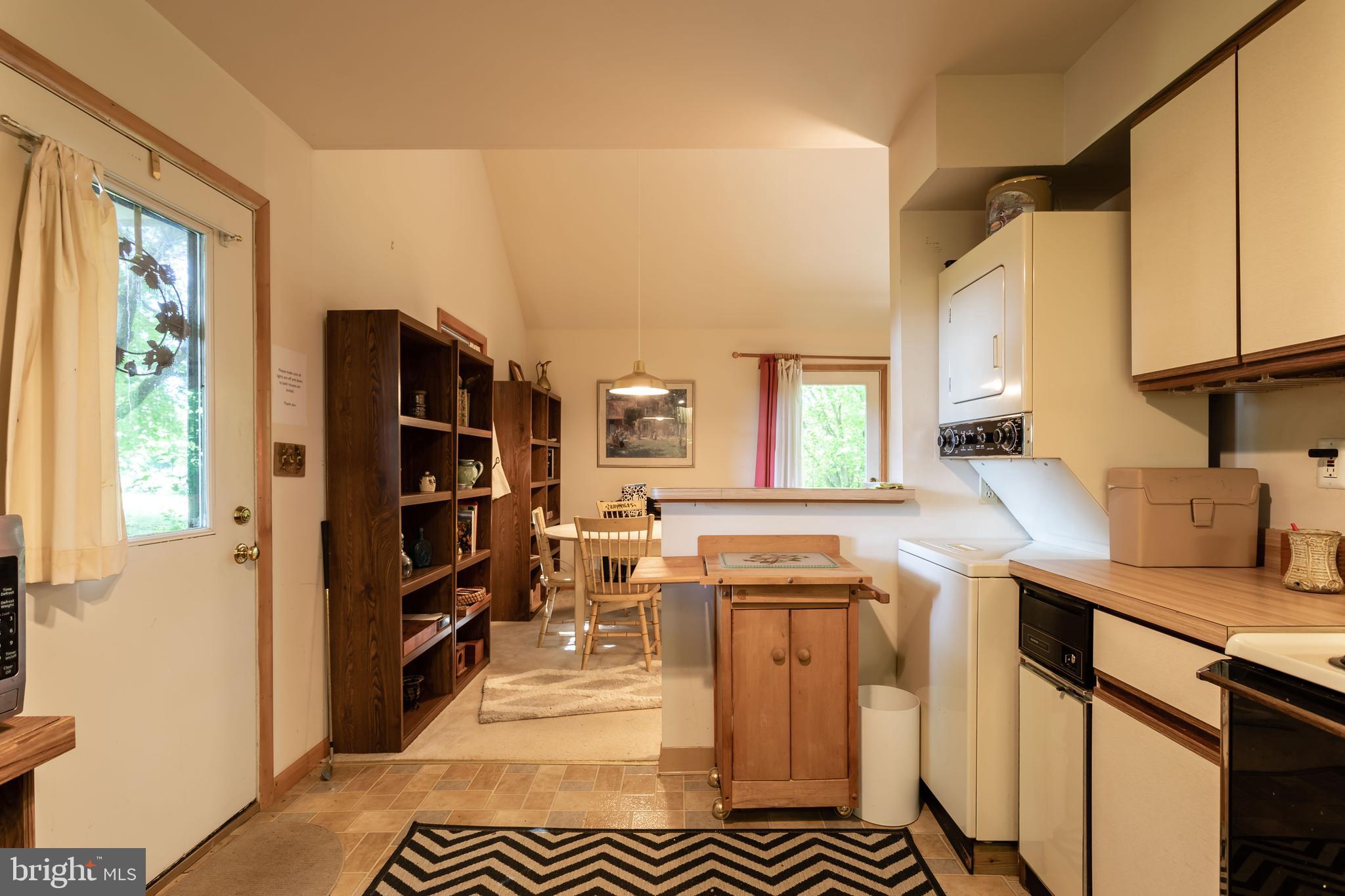 263 Tiger Valley Road Washington, VA 22747 - Photo 27 of 48 Kitchen Open to Dining Area