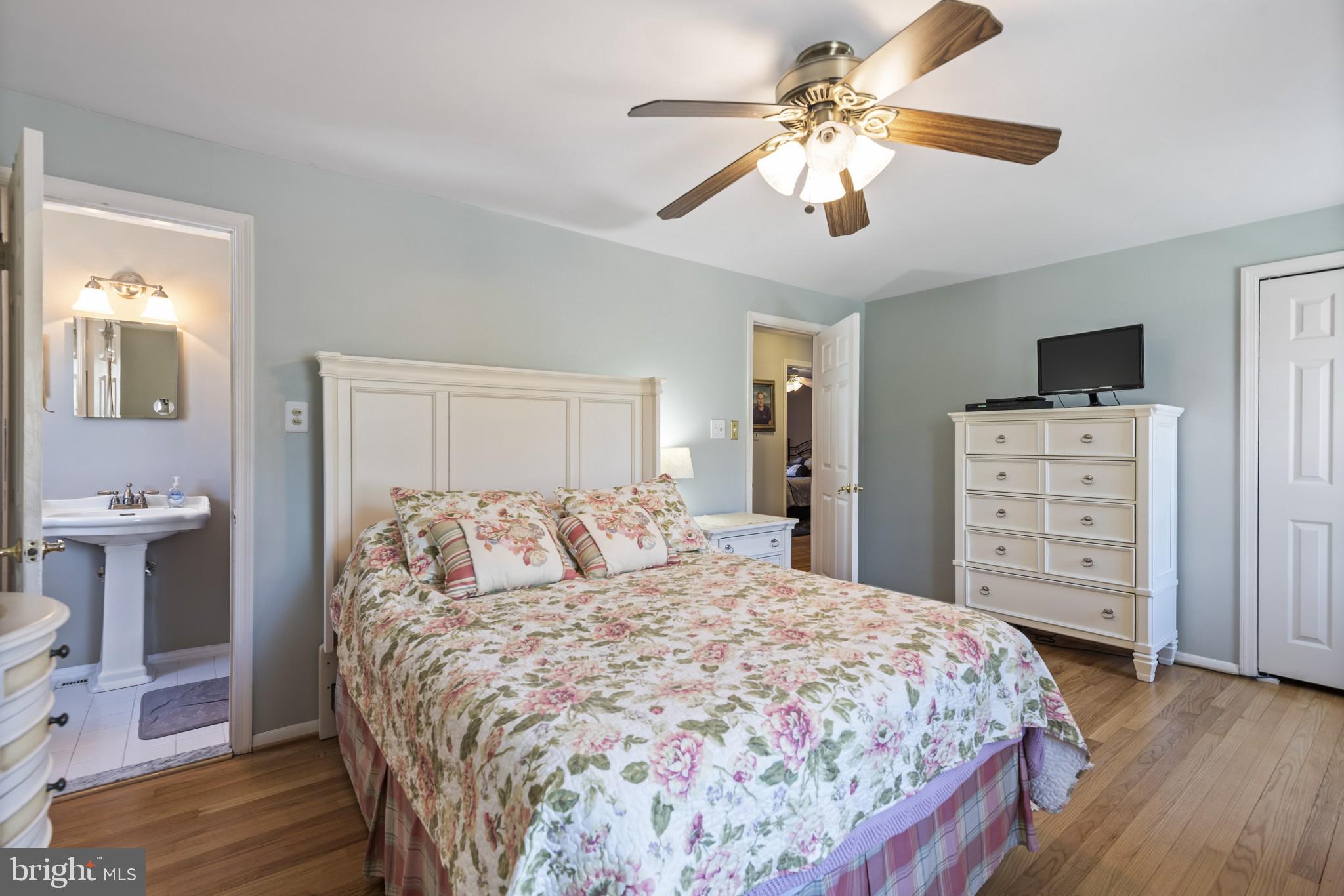 421 Bathurst Road Baltimore, MD 21228 - Photo 26 of 31 Owners suite