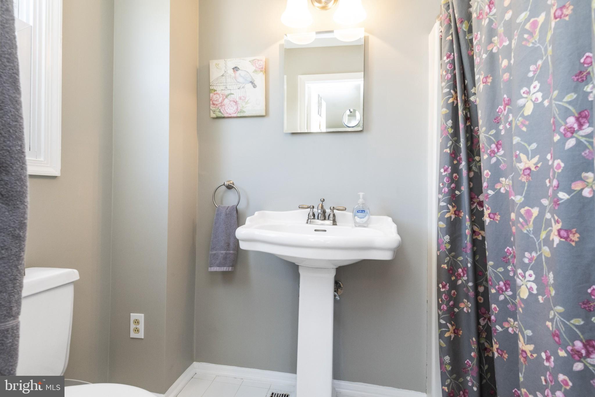 421 Bathurst Road Baltimore, MD 21228 - Photo 29 of 31 Bath