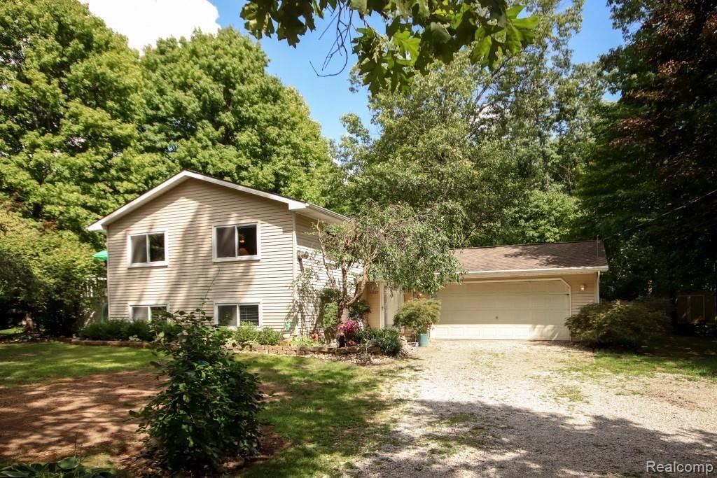 11357 Mcgregor Road Pinckney, MI 48169 - Photo 1 of 56 1 11357 McGregor FRONT EXERIOR (18 of 56) (Custom).jpg