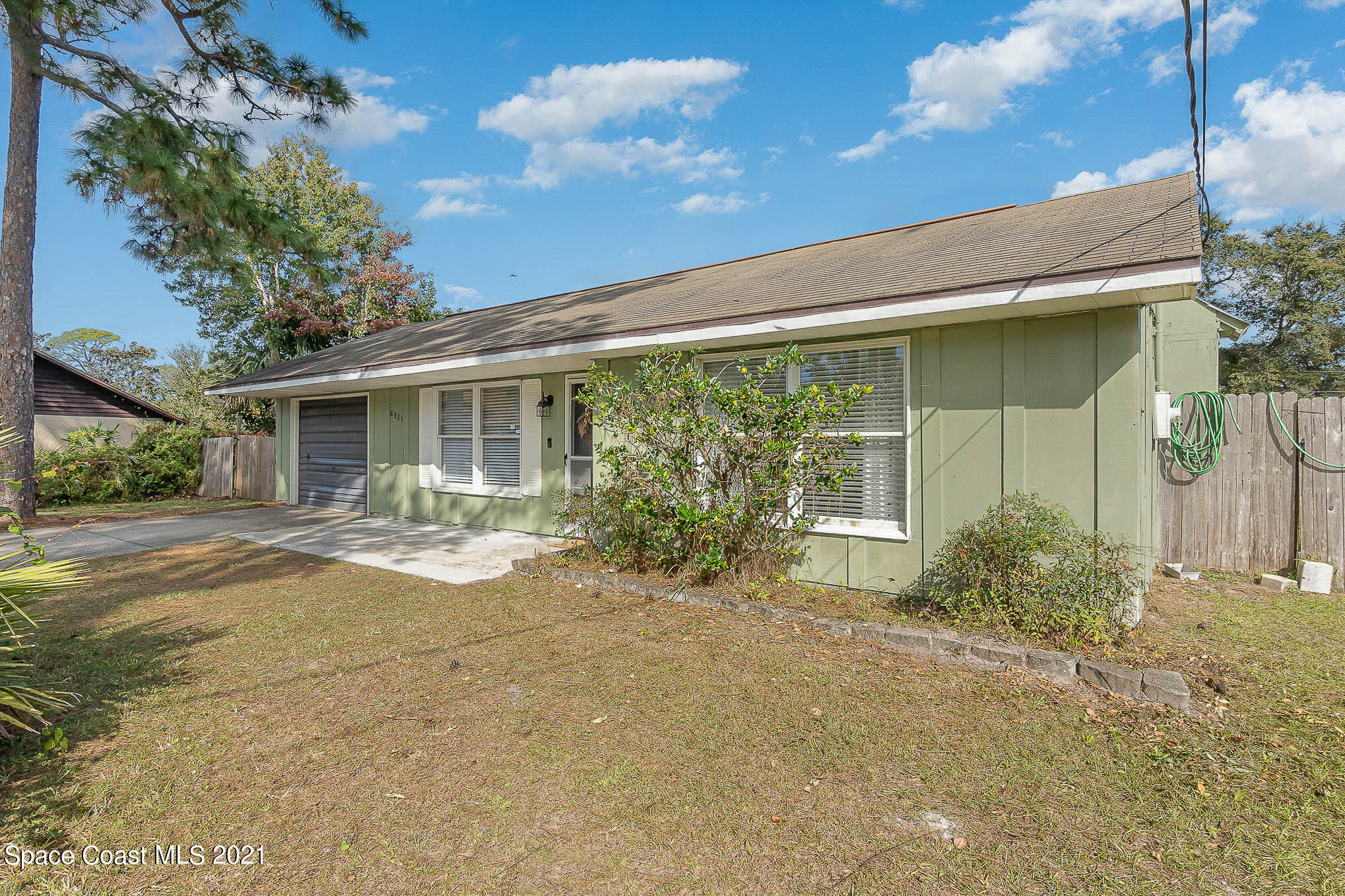 6921 Bentley Road Cocoa, FL 32927 - Photo 2 of 26 a view of a house with backyard and garden
