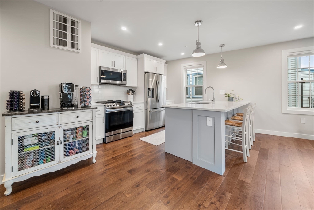 20 Crestway Road, Unit 3 Boston, MA 02128 - Photo 5 of 24