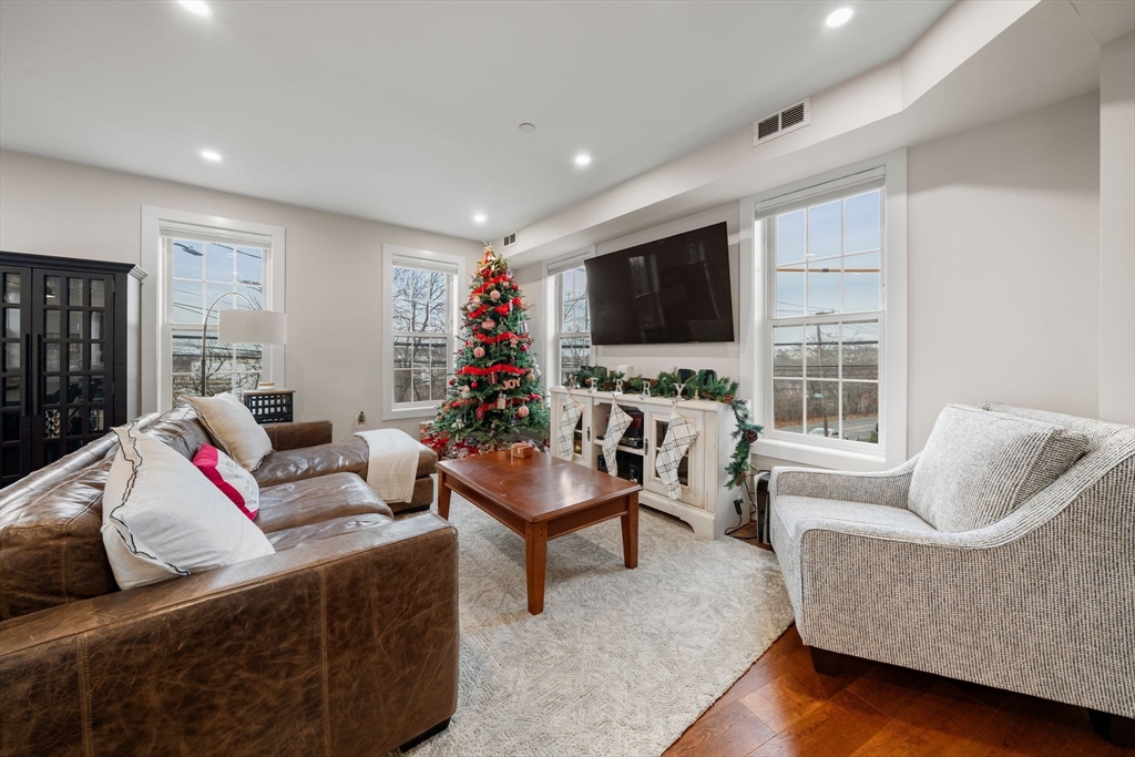 20 Crestway Road, Unit 3 Boston, MA 02128 - Photo 8 of 24