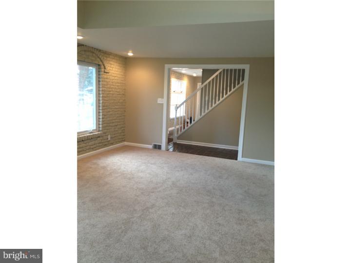 761 Parmentier Road Warminster, PA 18974 - Photo 7 of 20 Living Room
