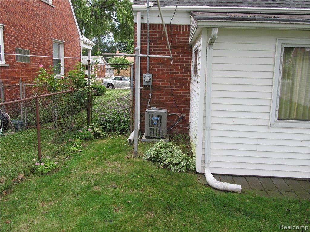 1508 South Gulley Road Dearborn Heights, MI 48125 - Photo 4 of 21 IMG_0261