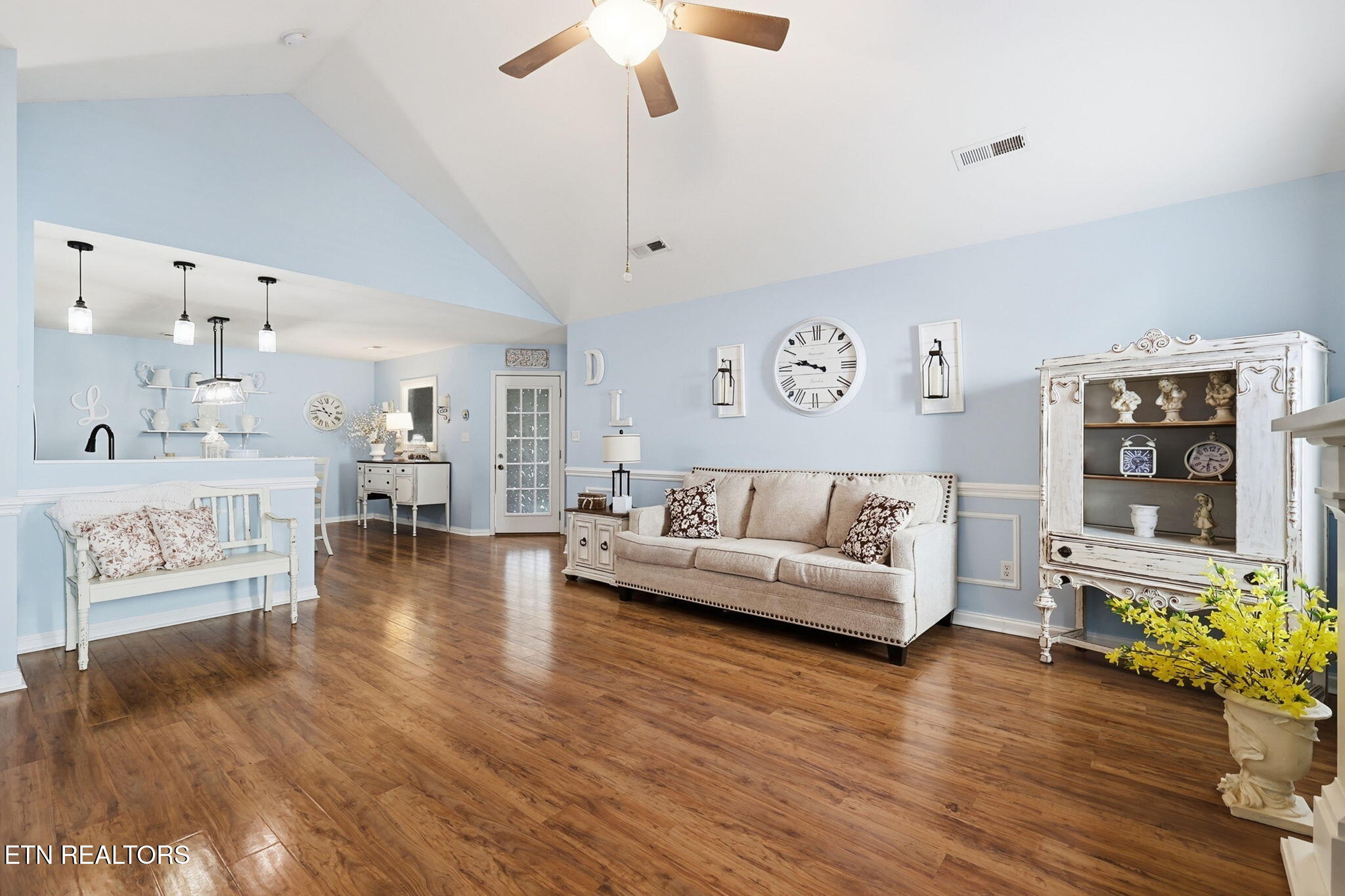 815 Spring Park Road Knoxville, TN 37914 - Photo 8 of 27 Living
