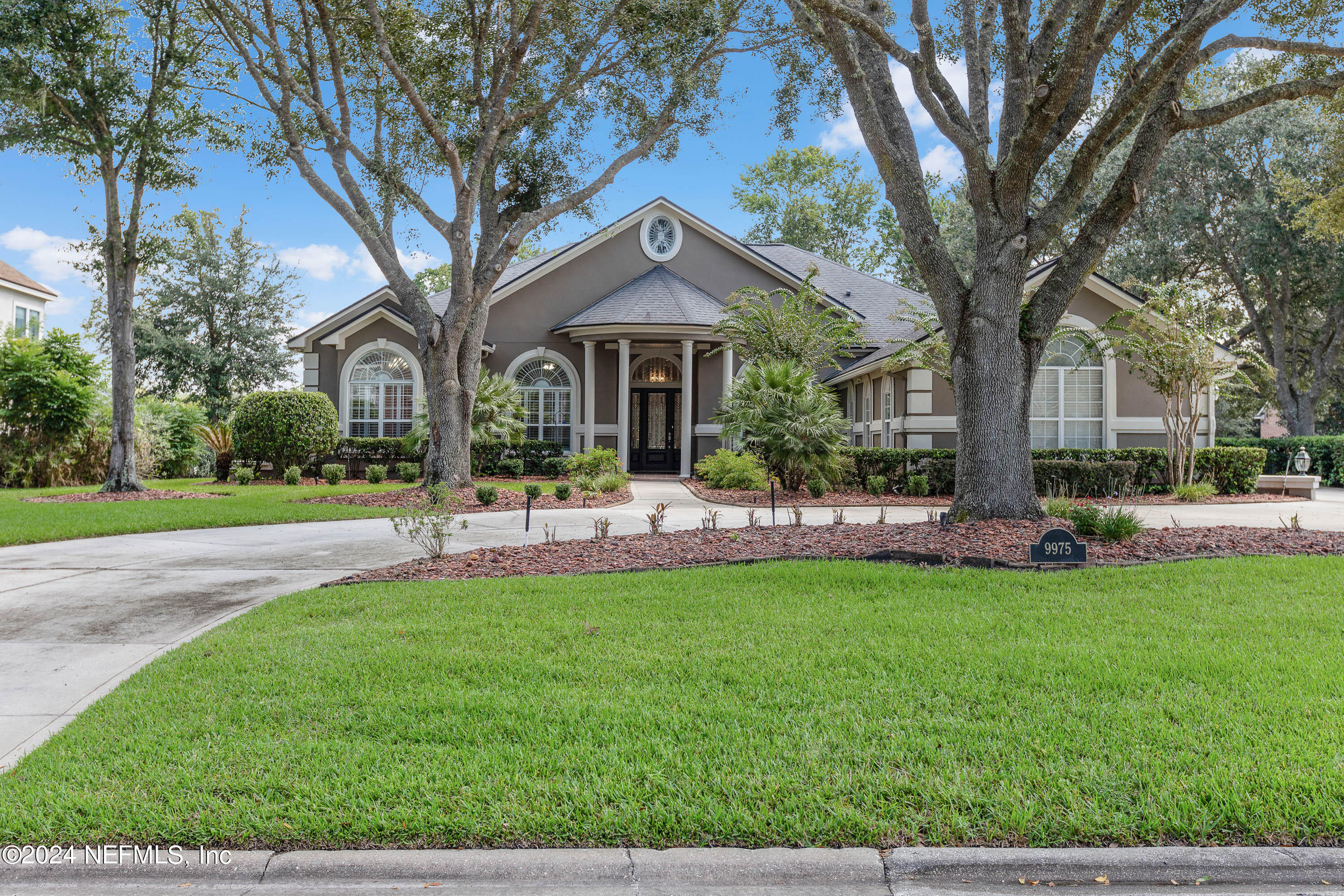 9975 Vineyard Lake Road East Jacksonville, FL 32256 - Photo 1 of 57 a front view of house with yard and green space